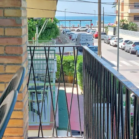 R132 With Air Conditioner 50m From The Apartment *